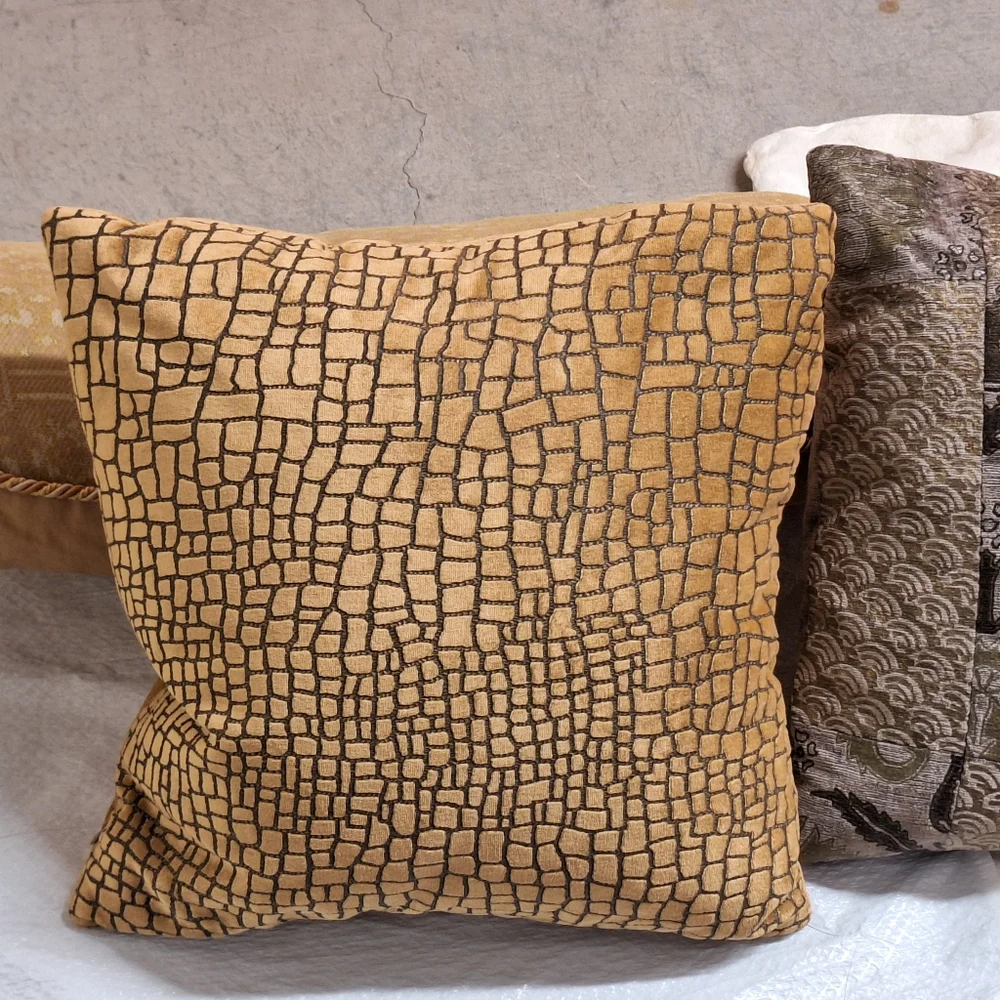 VENETIA STVDIVM | Vintage Pillows